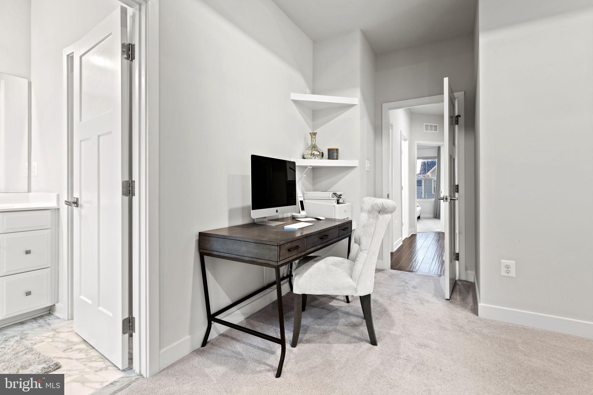 LAKE LINGANORE TOWN CENTER - Residential