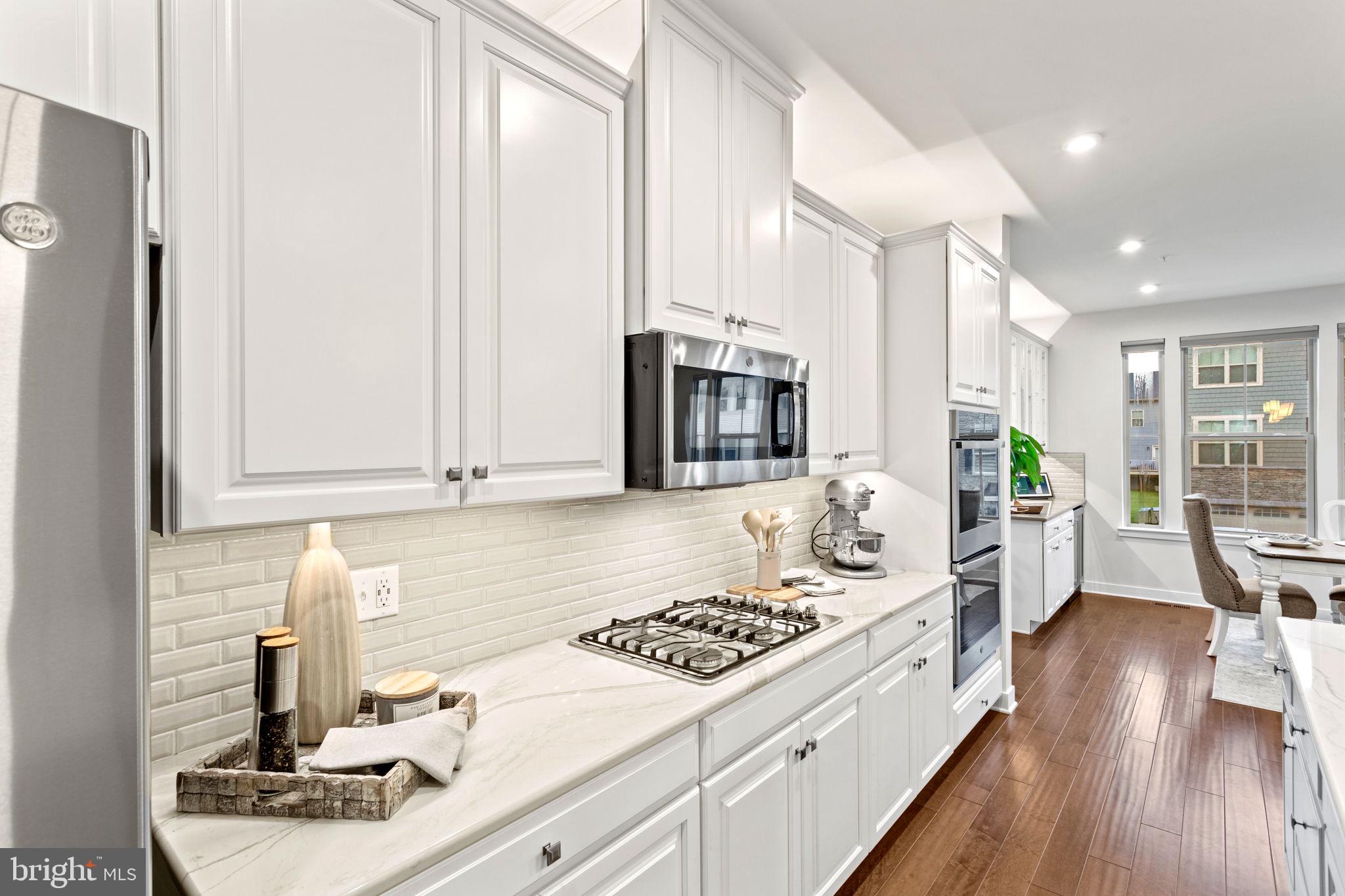 LAKE LINGANORE TOWN CENTER - Residential