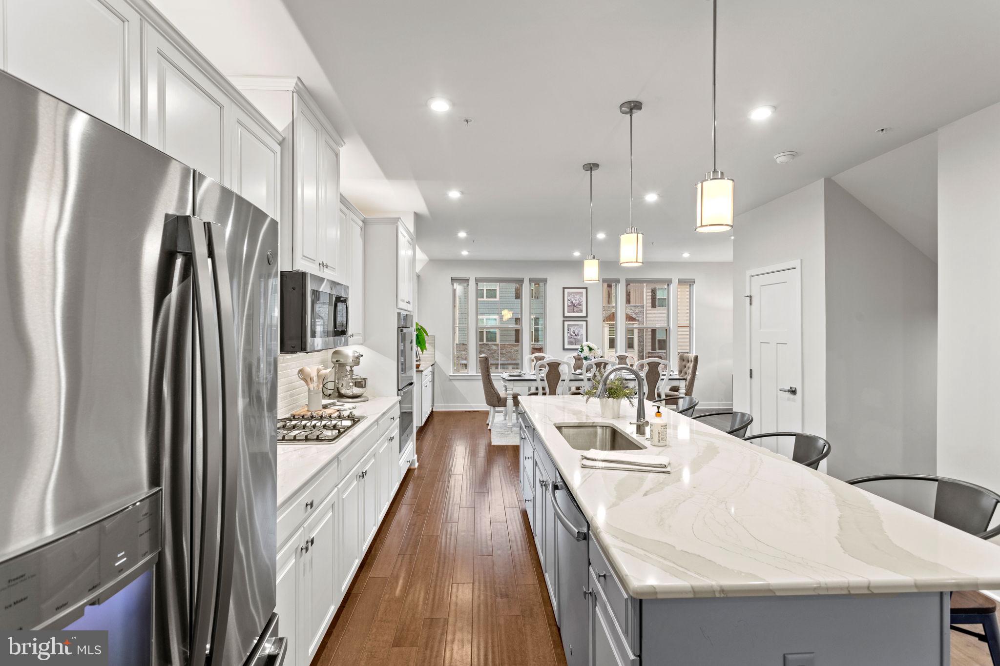 LAKE LINGANORE TOWN CENTER - Residential