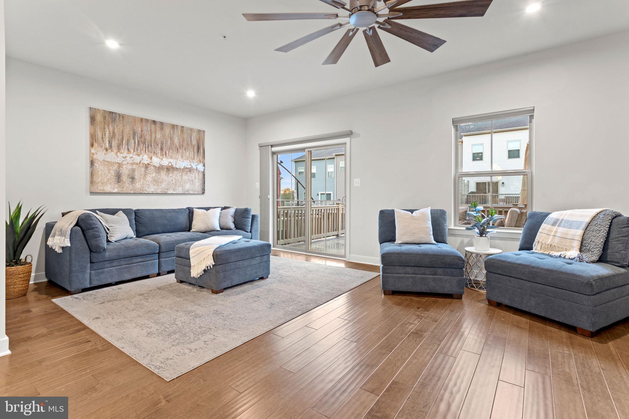 LAKE LINGANORE TOWN CENTER - Residential