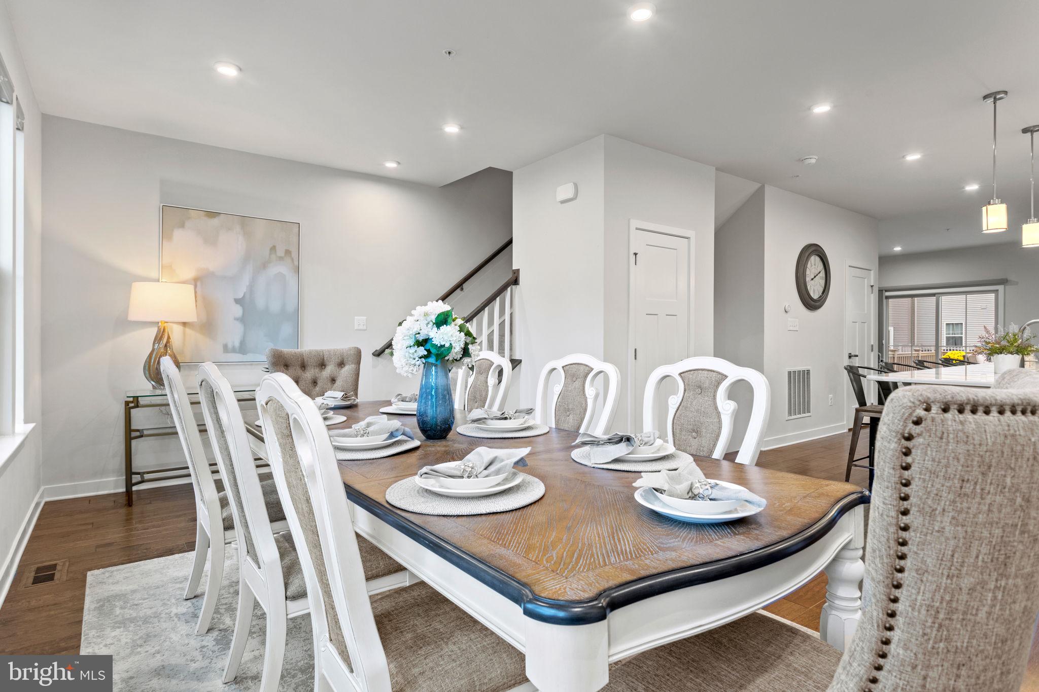 LAKE LINGANORE TOWN CENTER - Residential