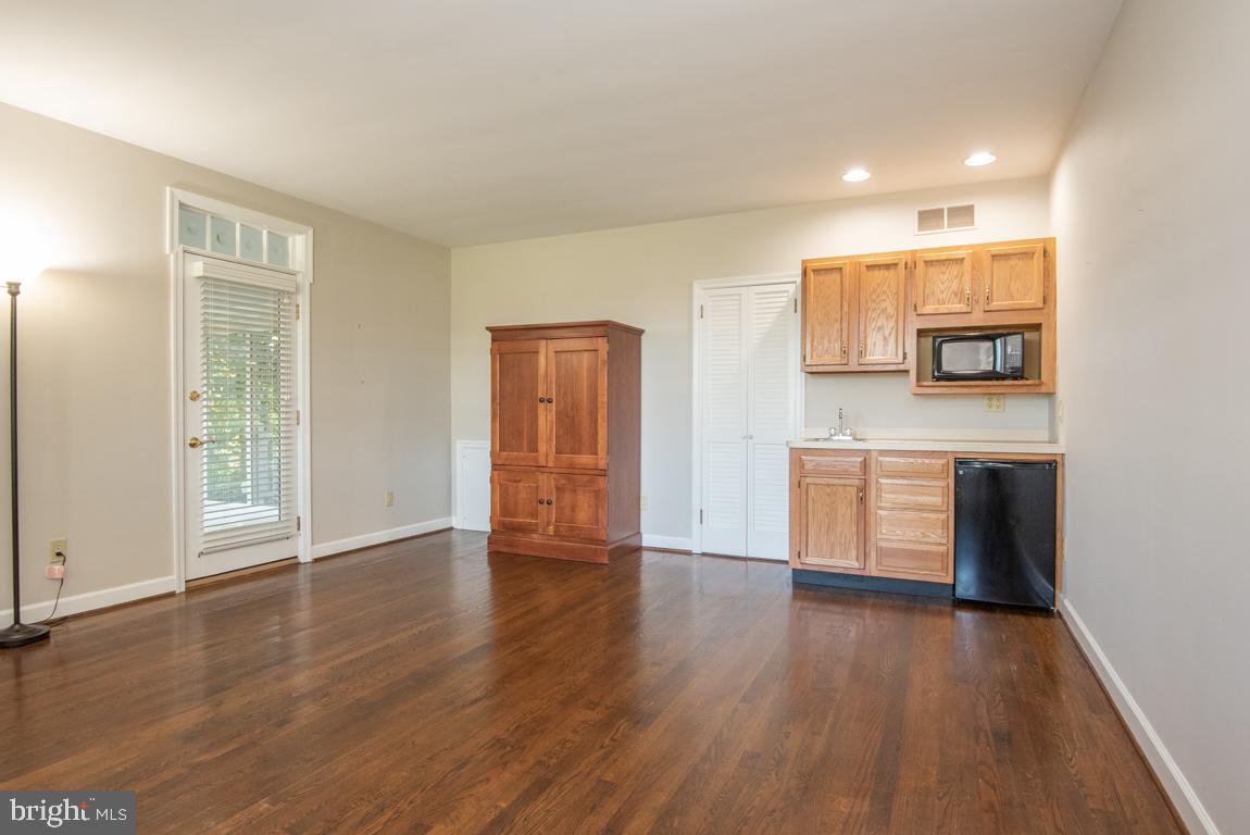 EAST PETERSBURG - Residential