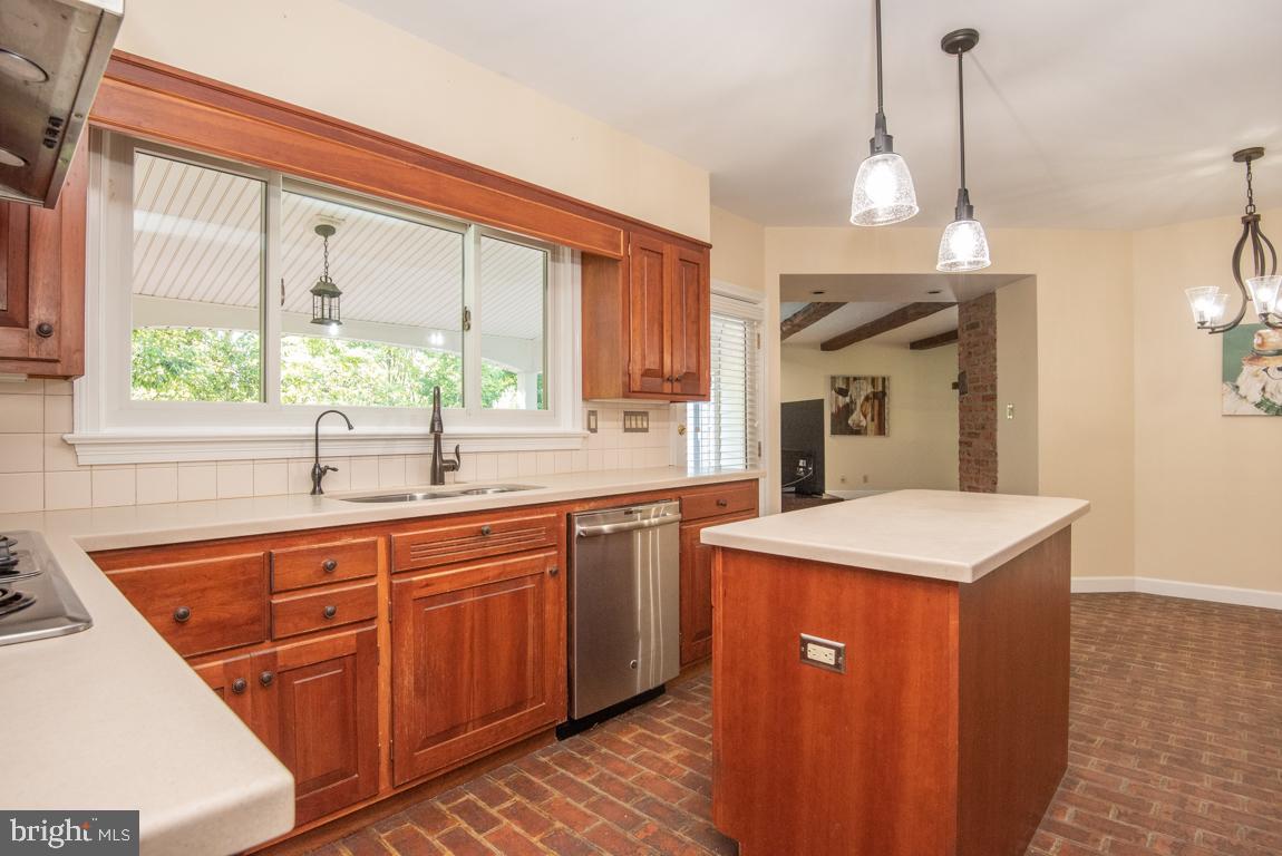 EAST PETERSBURG - Residential