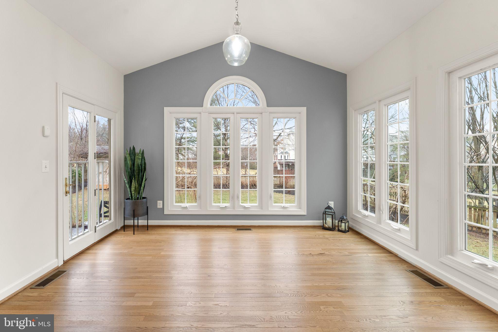 ASHBURN FARM - Residential