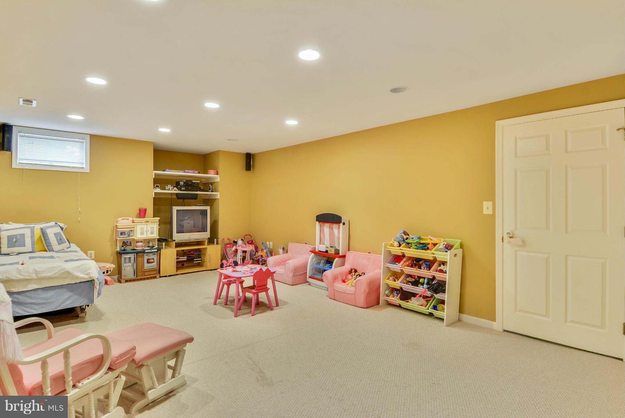 LAKE POTOMAC - Residential