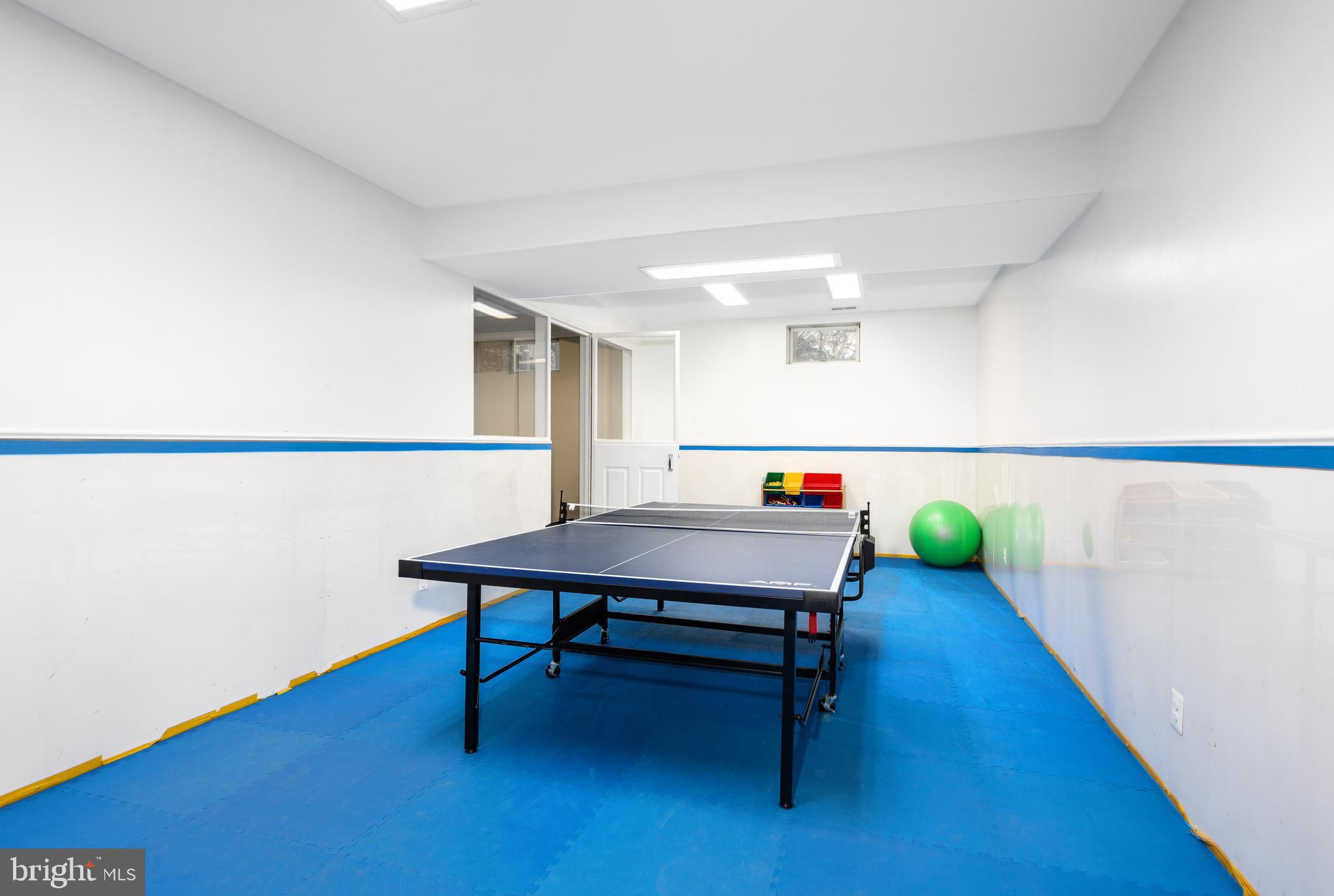 WILLOWS OF POTOMAC - Residential