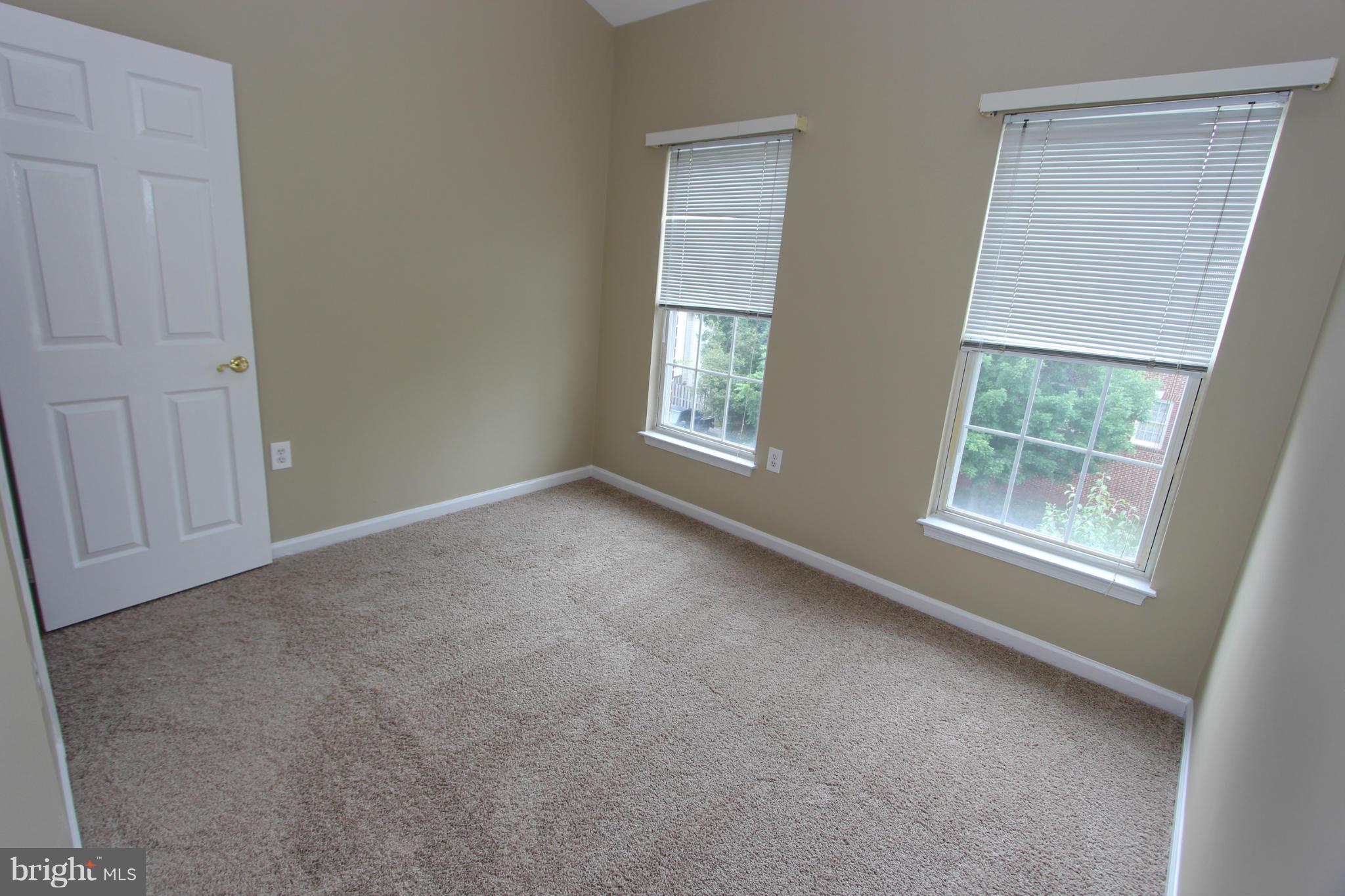 LIFESTYLE AT SULLY STATION - Residential