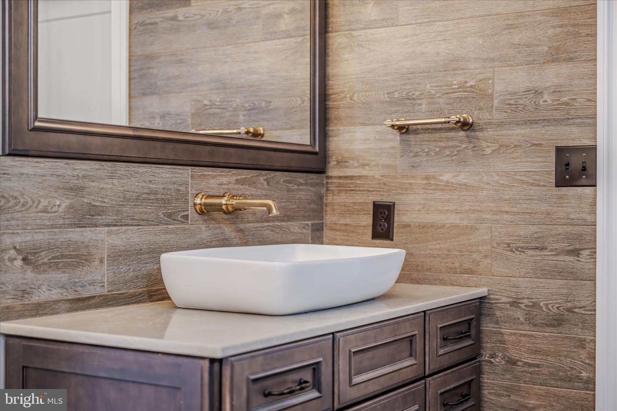 GREYSTONE ON THE OPEQUON - Residential