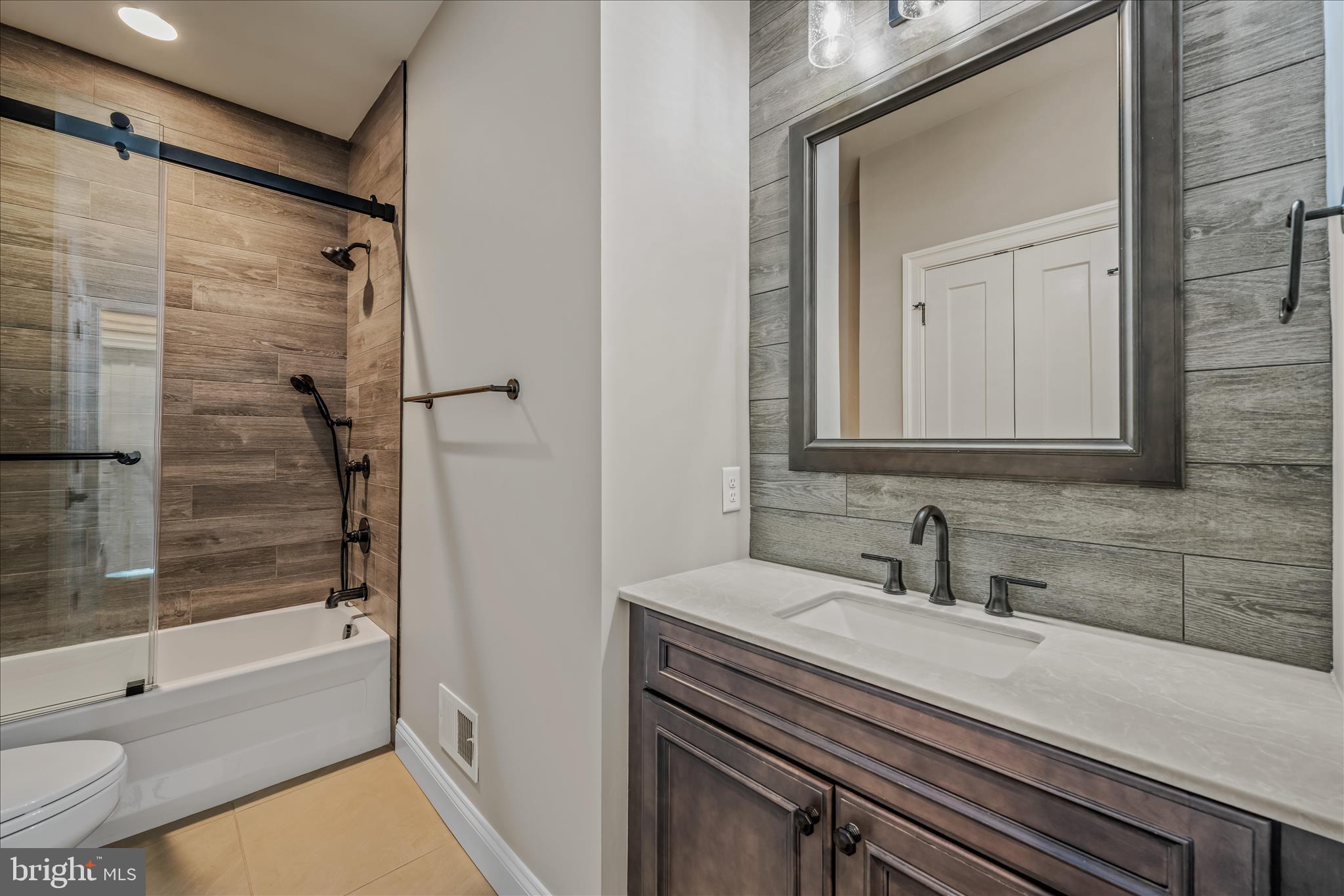 GREYSTONE ON THE OPEQUON - Residential