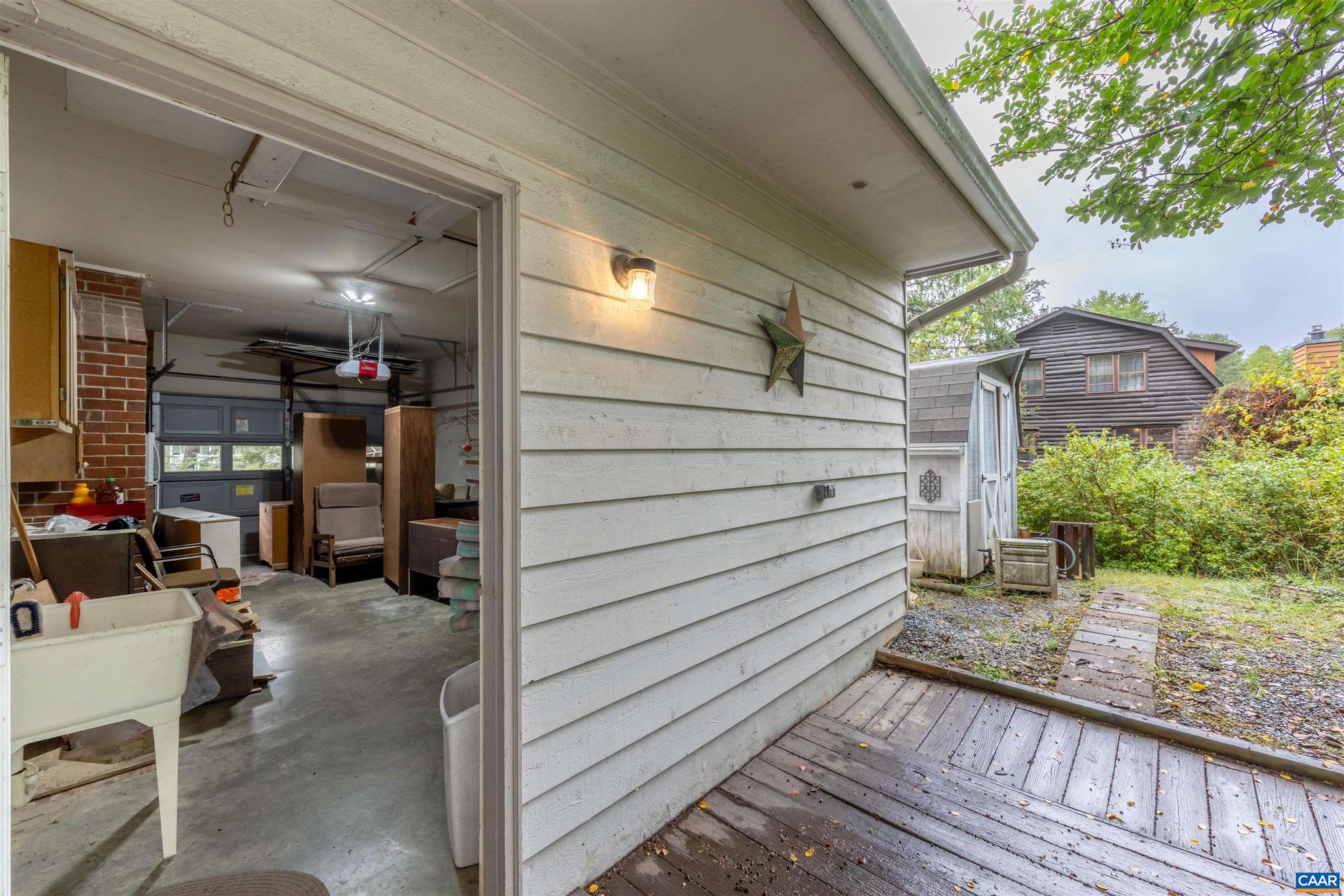 LAKE MONTICELLO - Residential