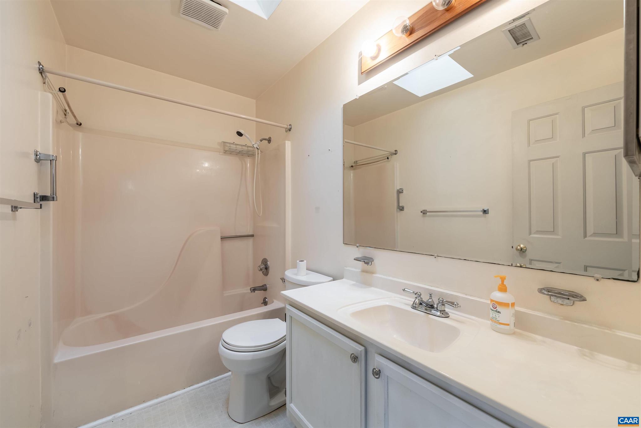 LAKE MONTICELLO - Residential