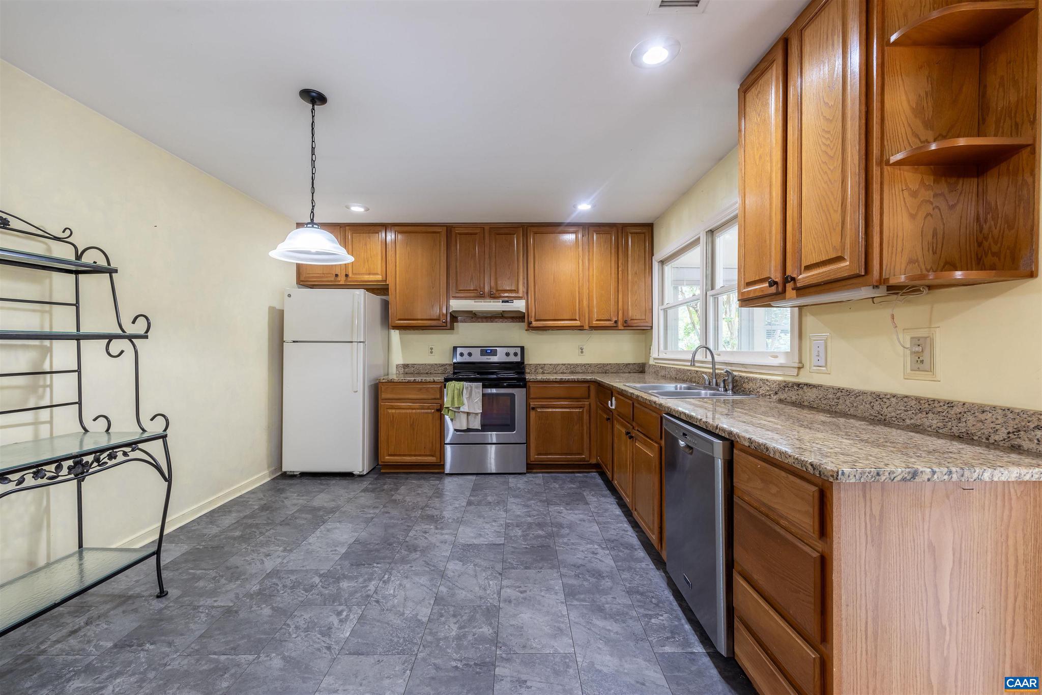 LAKE MONTICELLO - Residential