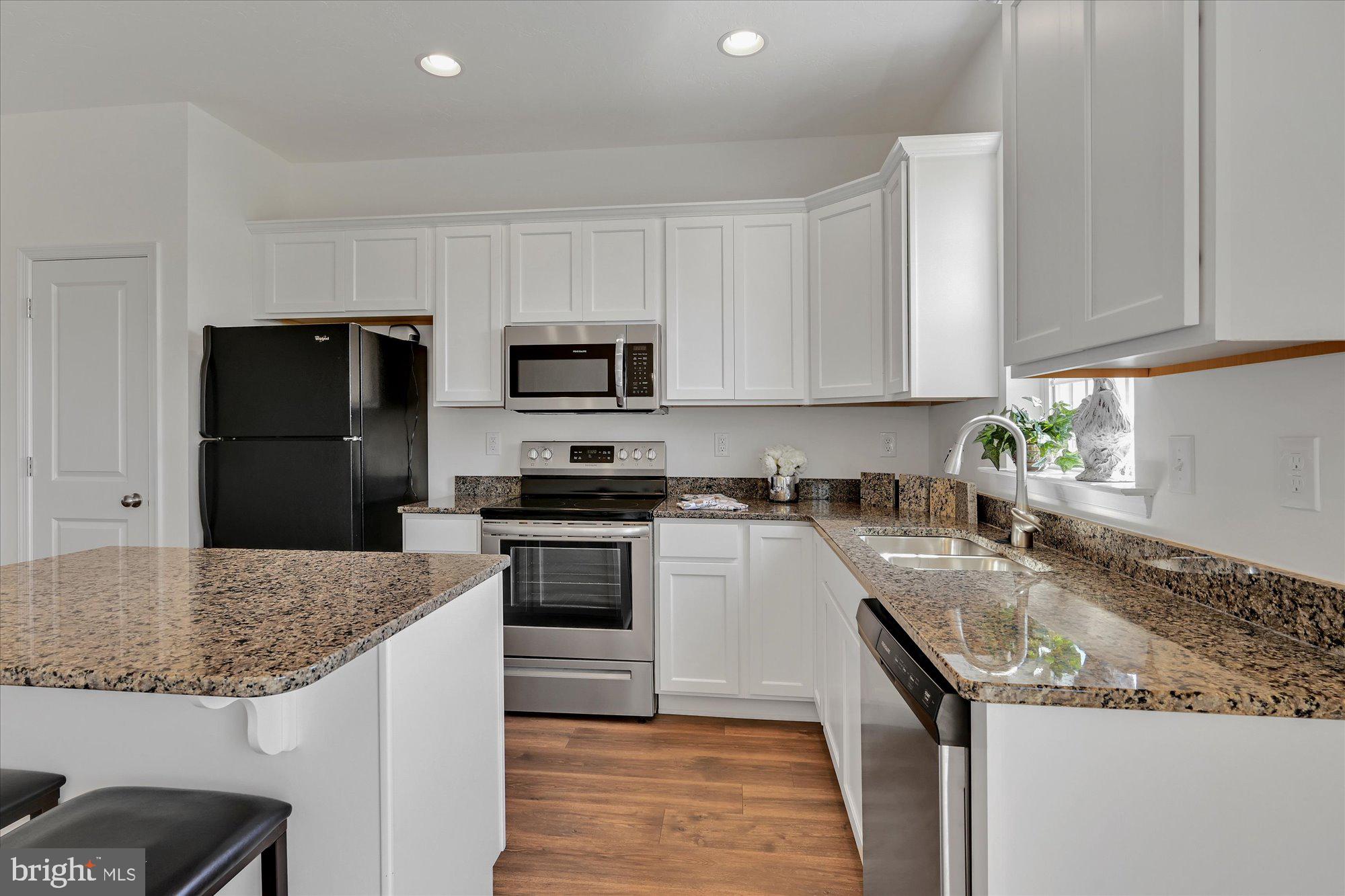 KINGS COURT AT BROWNSTONE - Residential