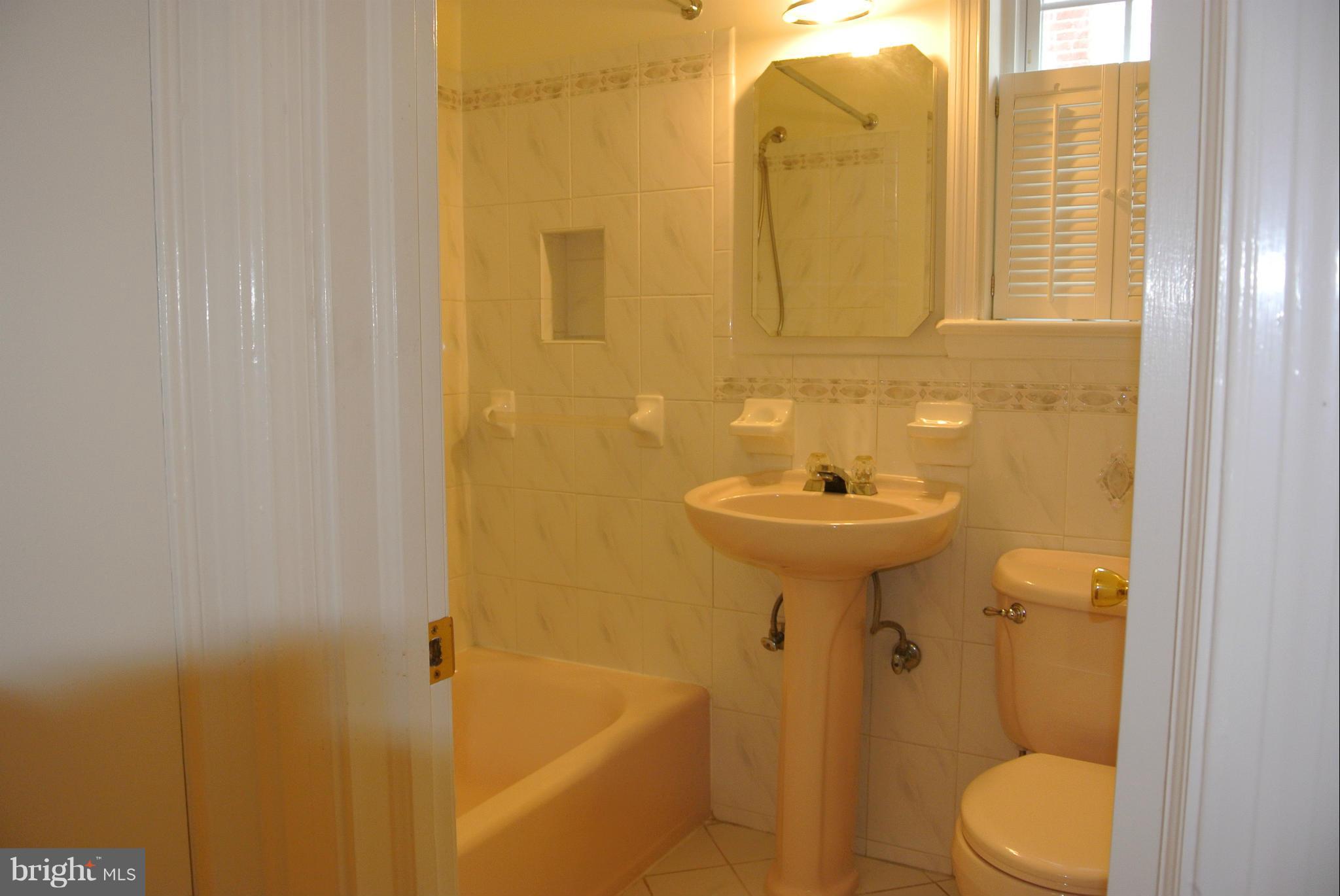 GEORGETOWN VILLAGE - Residential Lease