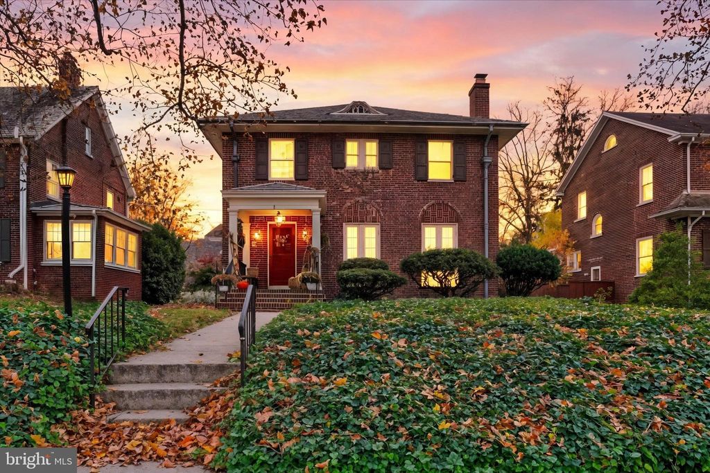 Photo of 170 Irving Road, YORK, PA 17403 (MLS # PAYK2093616)