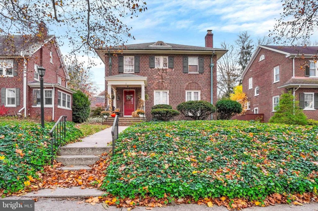 Photo of 170 Irving Road, YORK, PA 17403 (MLS # PAYK2093616)