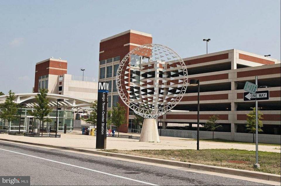 TREETOP CONDO - Residential