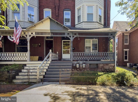 Townhouse For Rent - 476 N Charlotte Street #2<br/> Montgomery County, POTTSTOWN, PA 19464