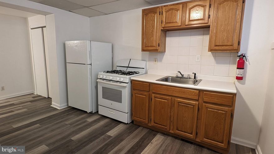 Explore the charm of this first-floor 1-bedroom unit at 2547 Salmon St #1, situated just off Huntingdon Ave in the heart of Fishtown (19125). Proximity to the new bike trail along the Delaware River and shopping at Aramingo Plaza adds to the appeal. This well-maintained property is ready for immediate move-in, offering private access to the rear patio, shared laundry in the basement, and electric heating. Embrace the vibrant lifestyle of Fishtown in this popular and convenient location.