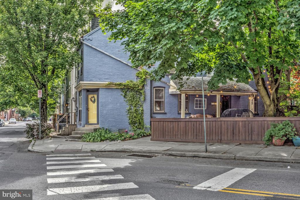 Photo of 326 E Frederick Street, Lancaster, PA 17602 (MLS # PALA2052520)