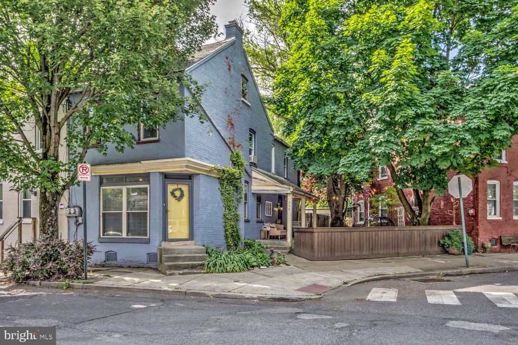 Photo of 326 E Frederick Street, Lancaster, PA 17602 (MLS # PALA2052520)