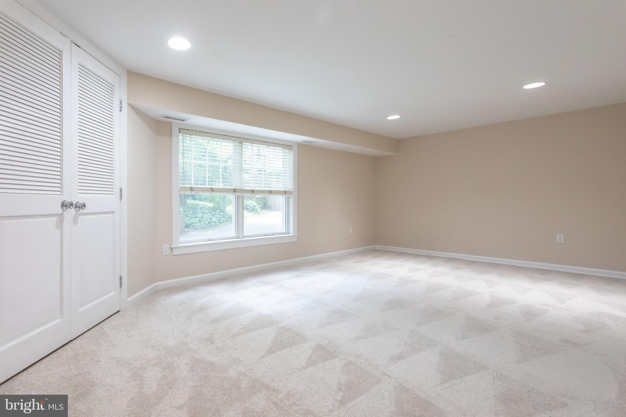 COUNTRY CLUB GROVE - Residential