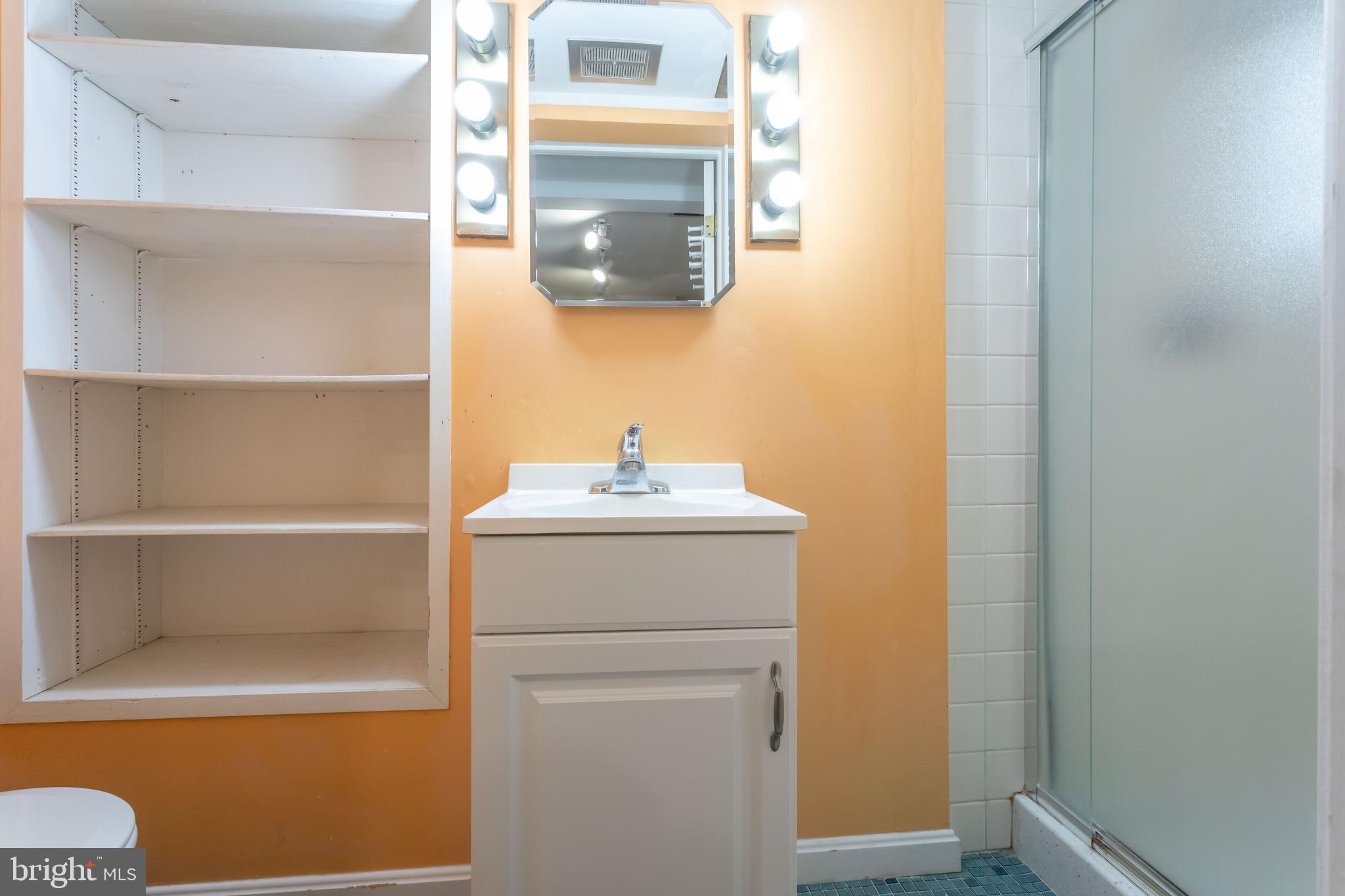 COUNTRY CLUB GROVE - Residential