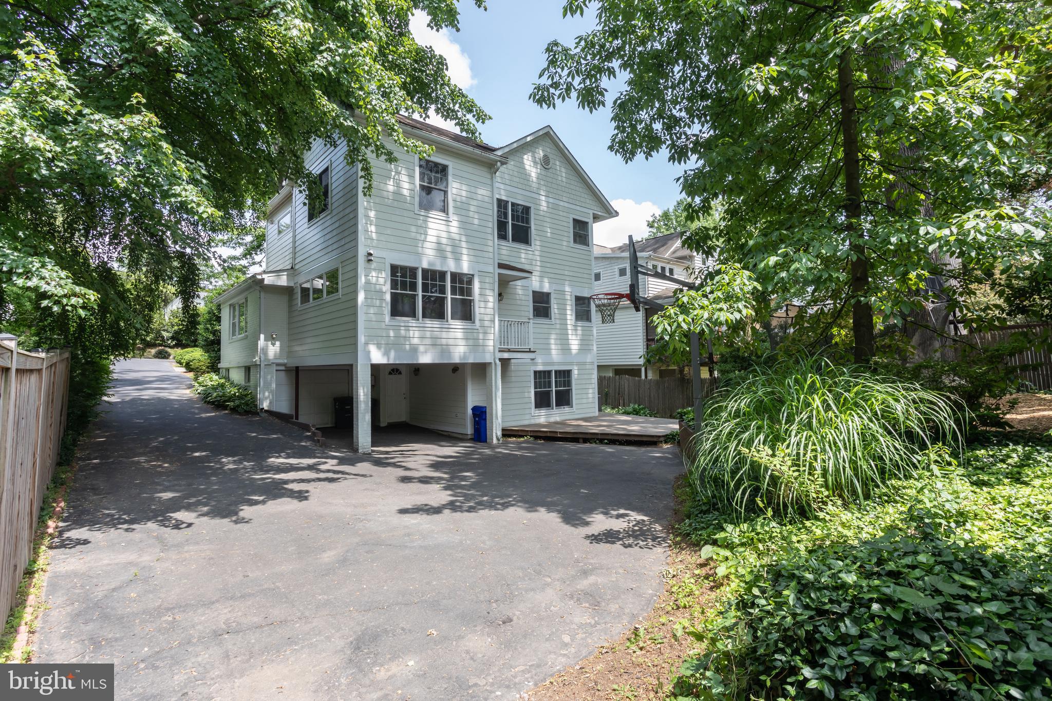 COUNTRY CLUB GROVE - Residential