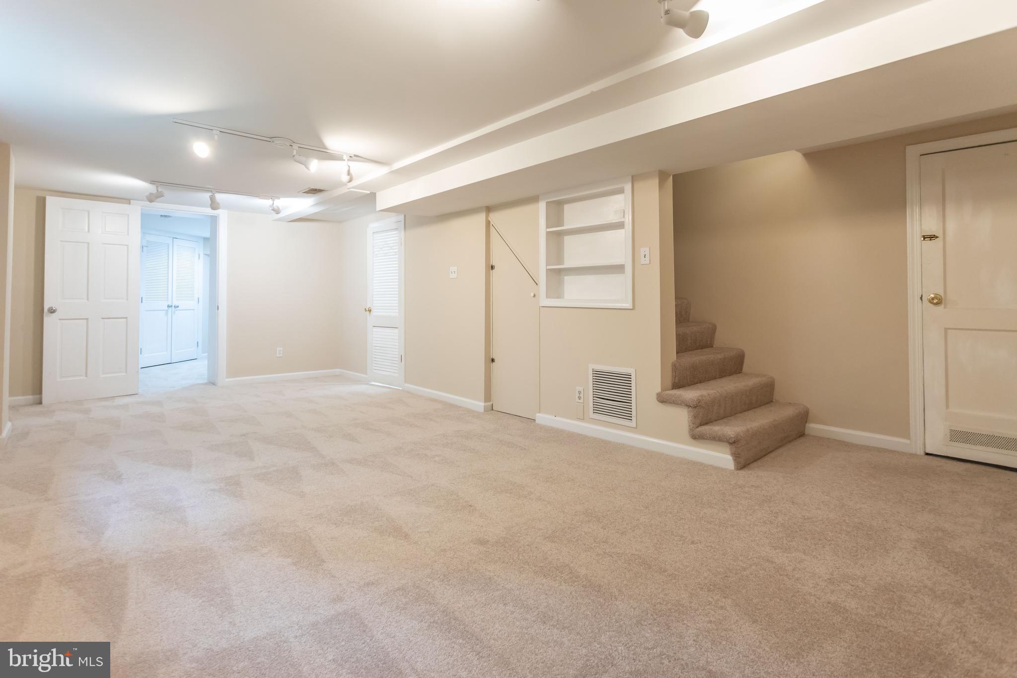 COUNTRY CLUB GROVE - Residential