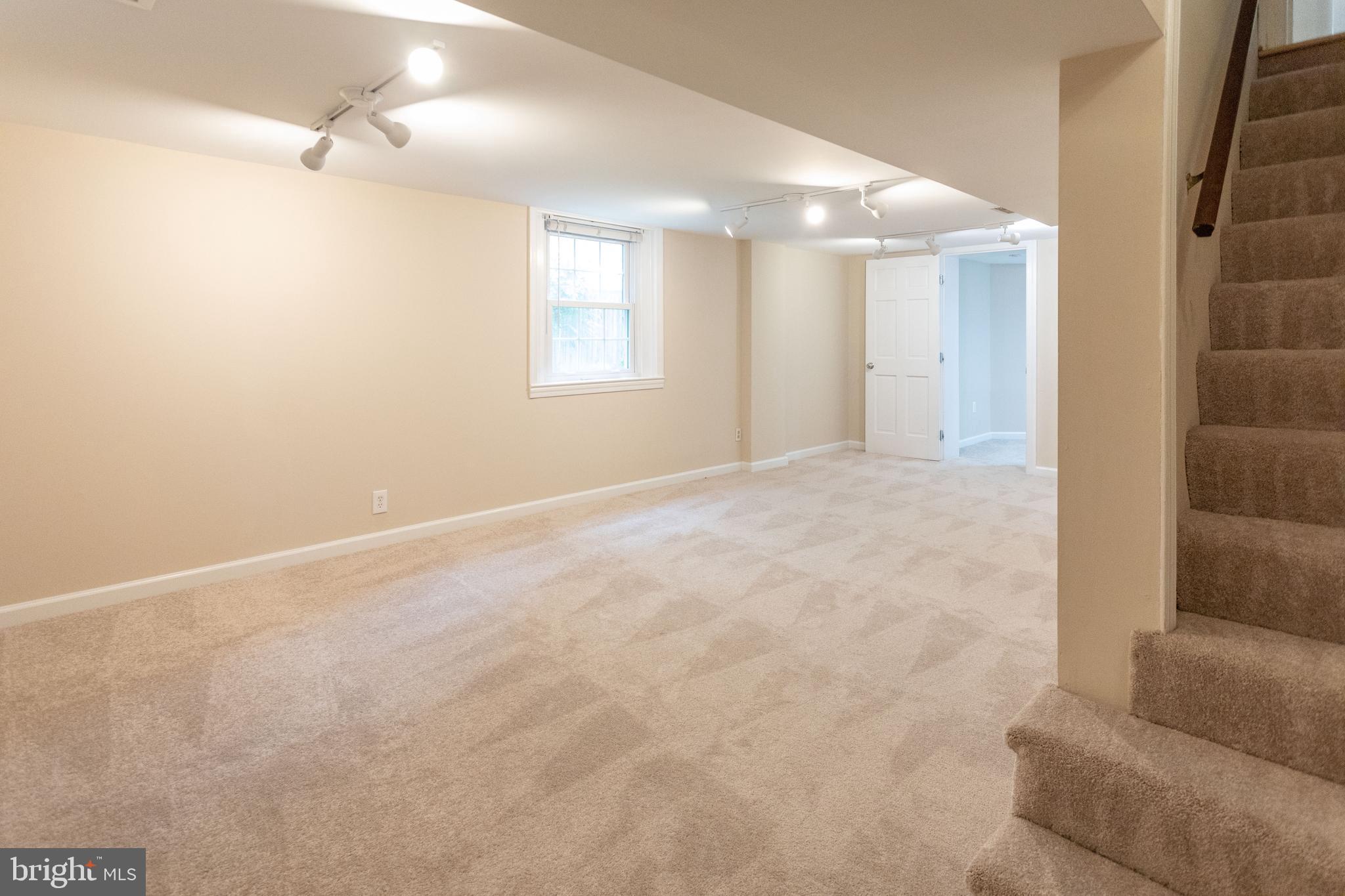 COUNTRY CLUB GROVE - Residential