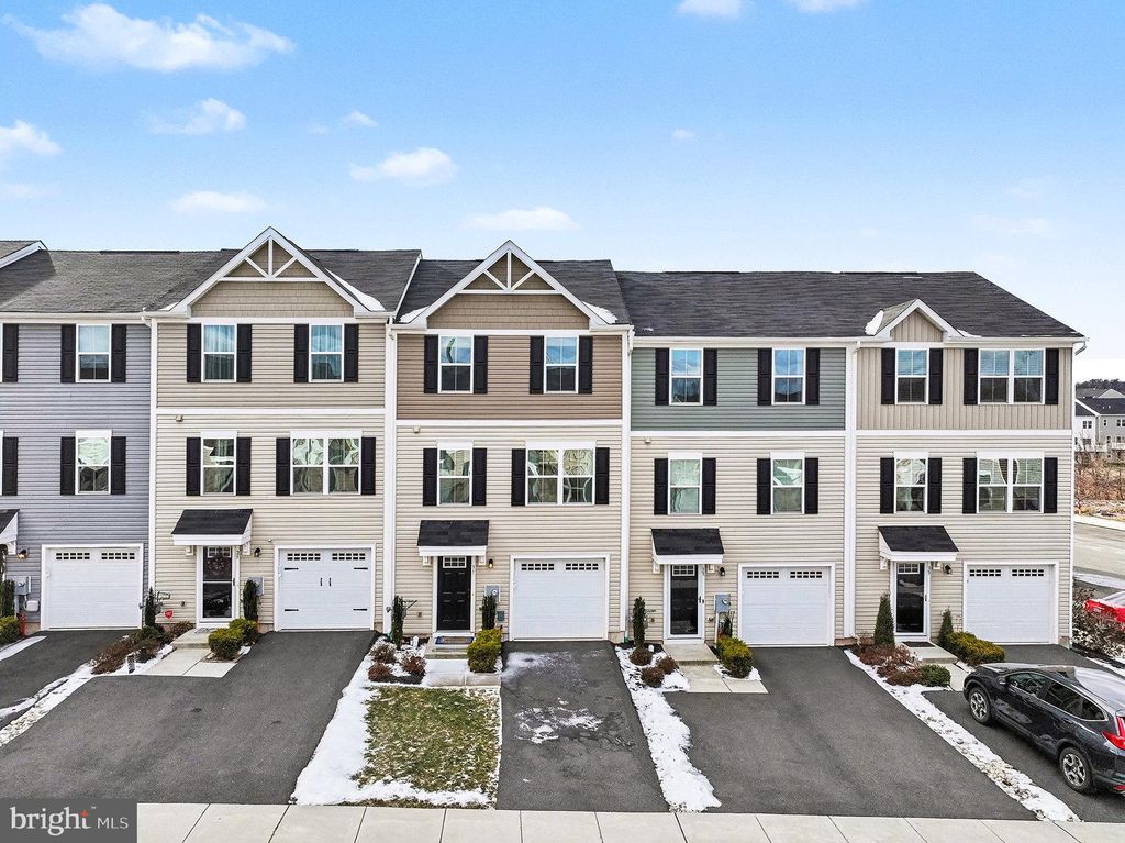 Photo of 31 Foxwood Drive, GILBERTSVILLE, PA 19525 (MLS # PAMC2164642)