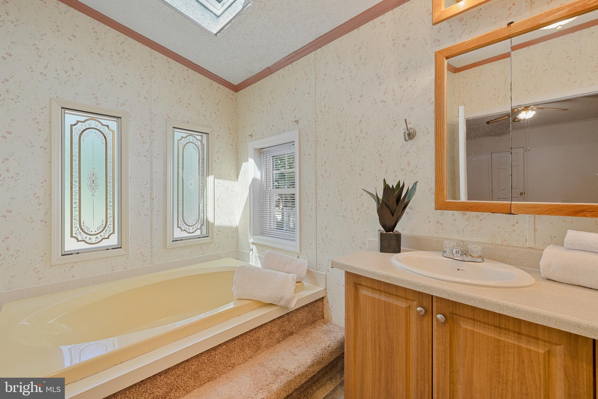 ANGOLA ESTATES - Residential