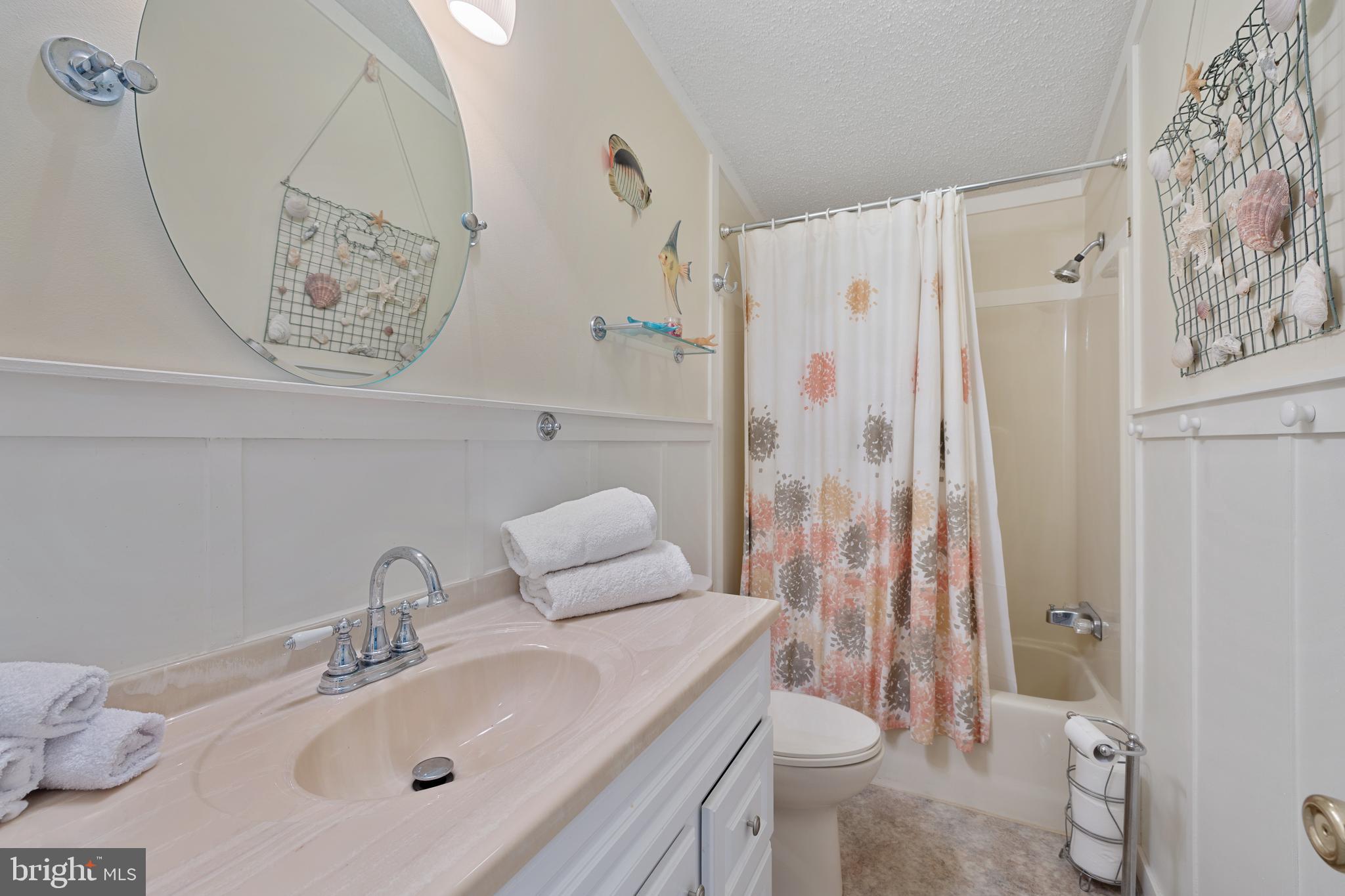 ANGOLA ESTATES - Residential