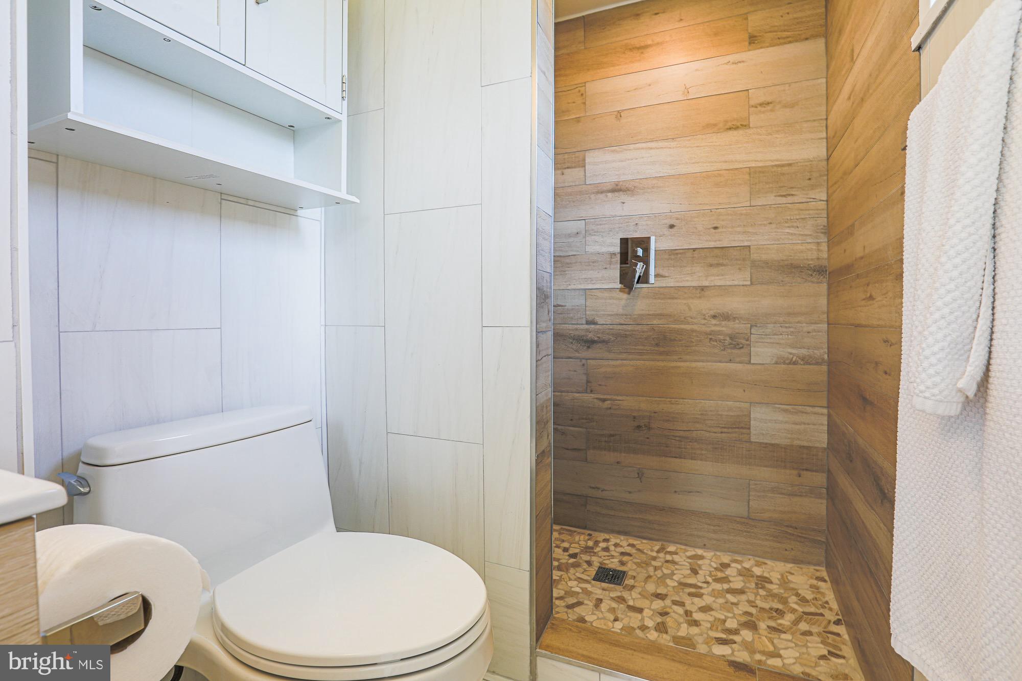 SEVEN MILE - Residential Lease