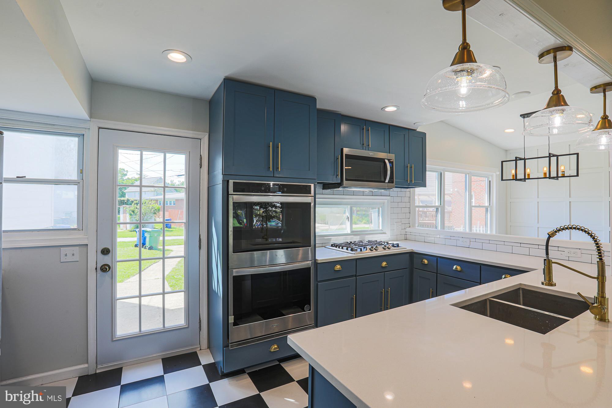 SEVEN MILE - Residential Lease