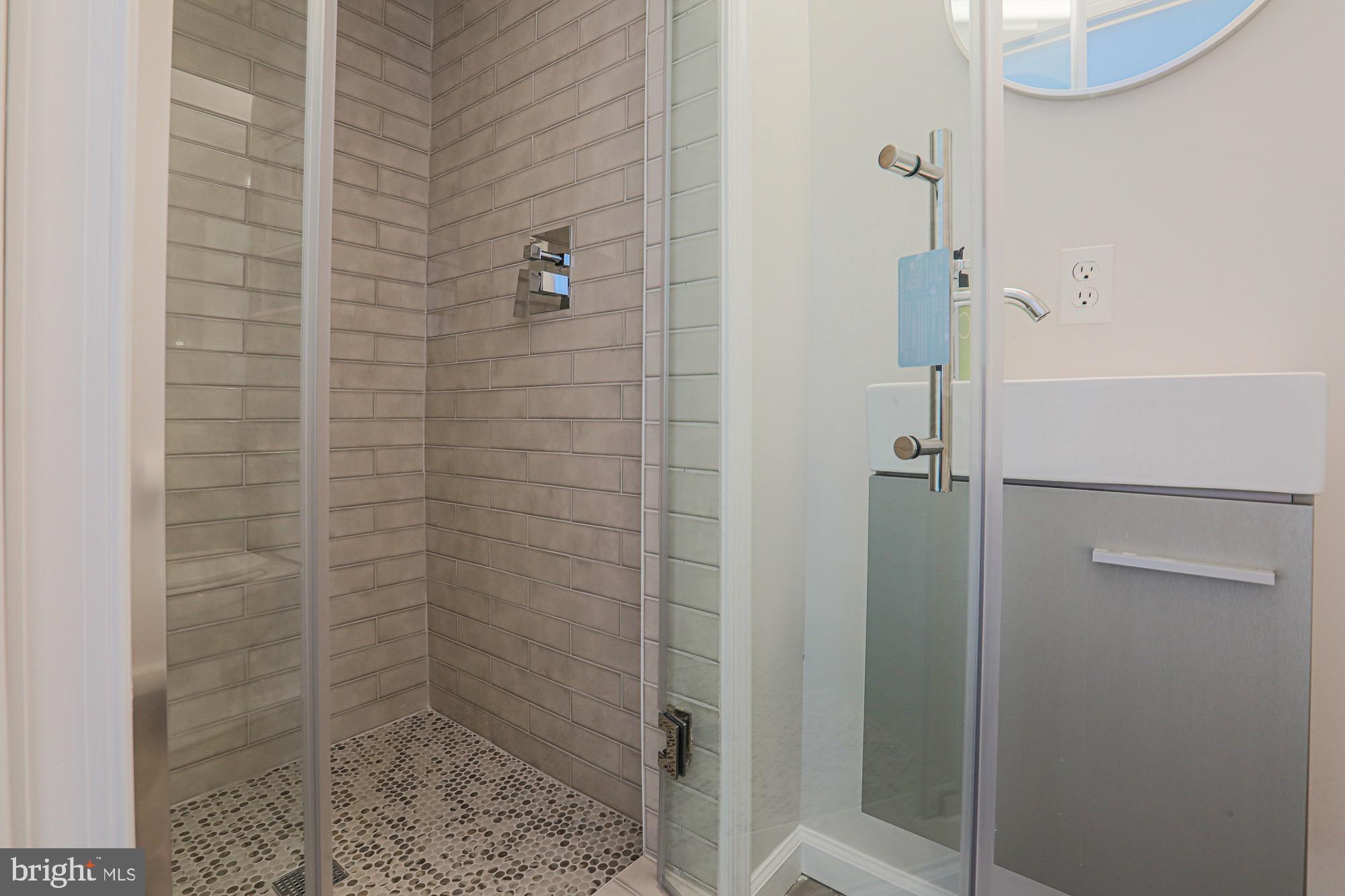 SEVEN MILE - Residential Lease