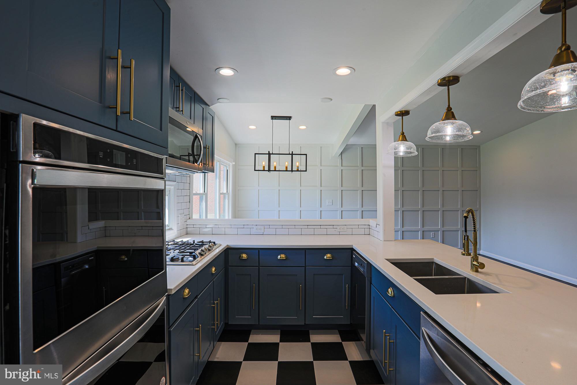 SEVEN MILE - Residential Lease