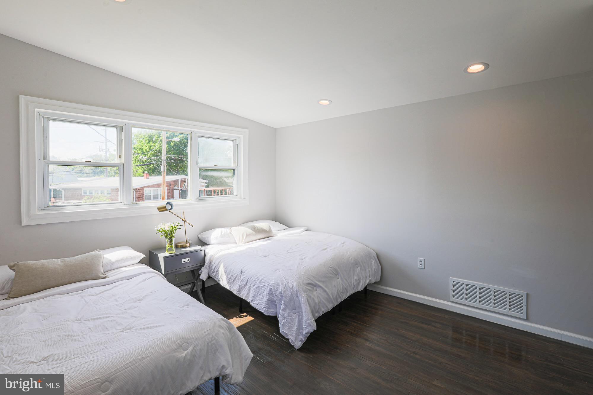 SEVEN MILE - Residential Lease