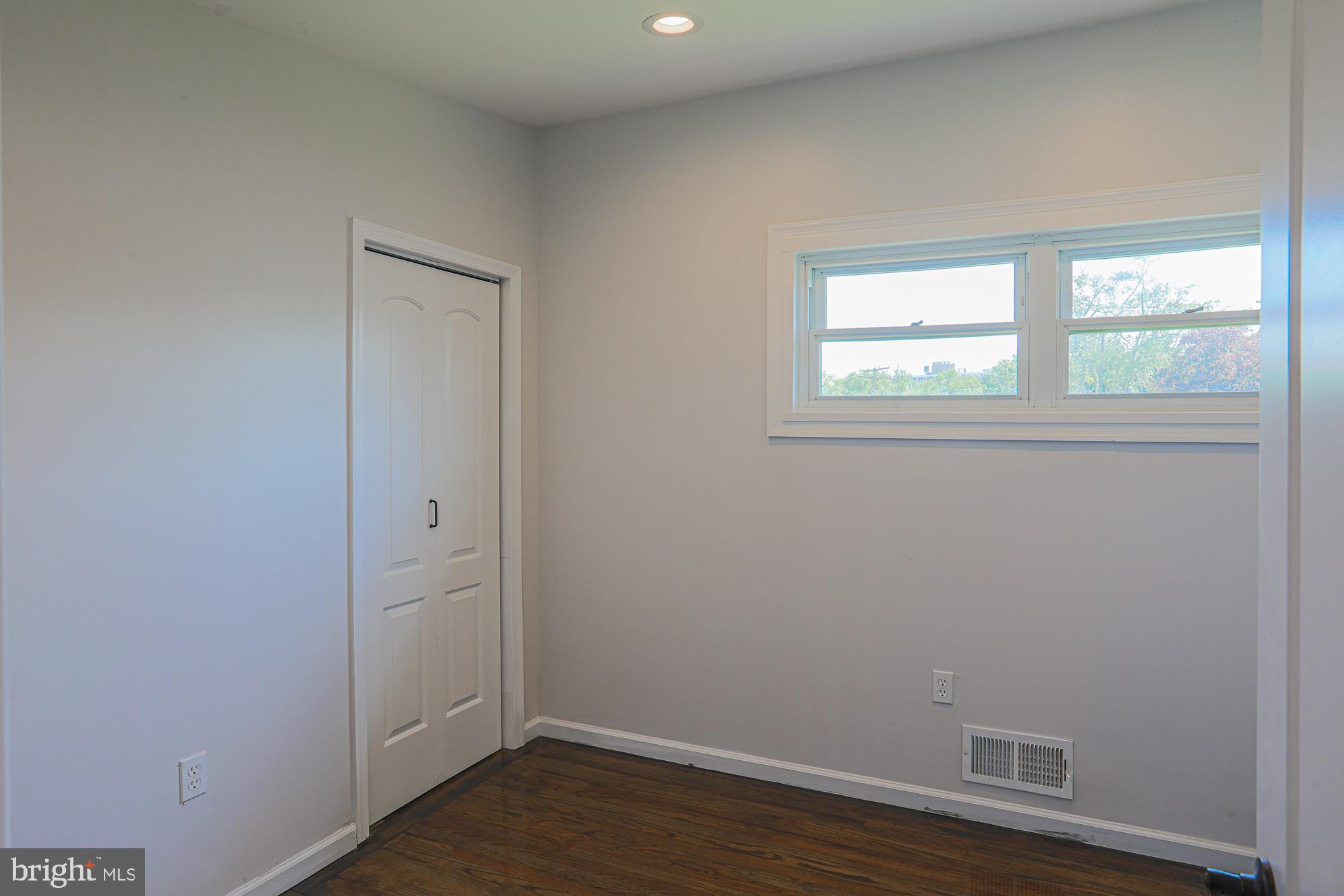 SEVEN MILE - Residential Lease