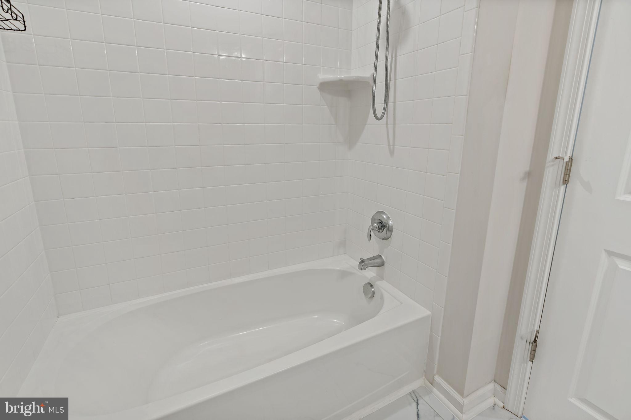 PRESIDENTS POINTE - Residential Lease