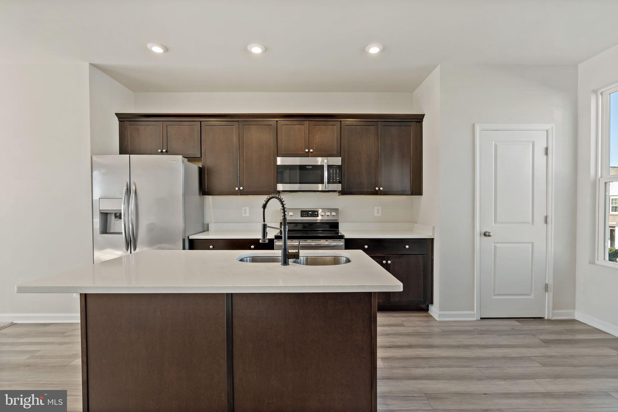 PRESIDENTS POINTE - Residential Lease