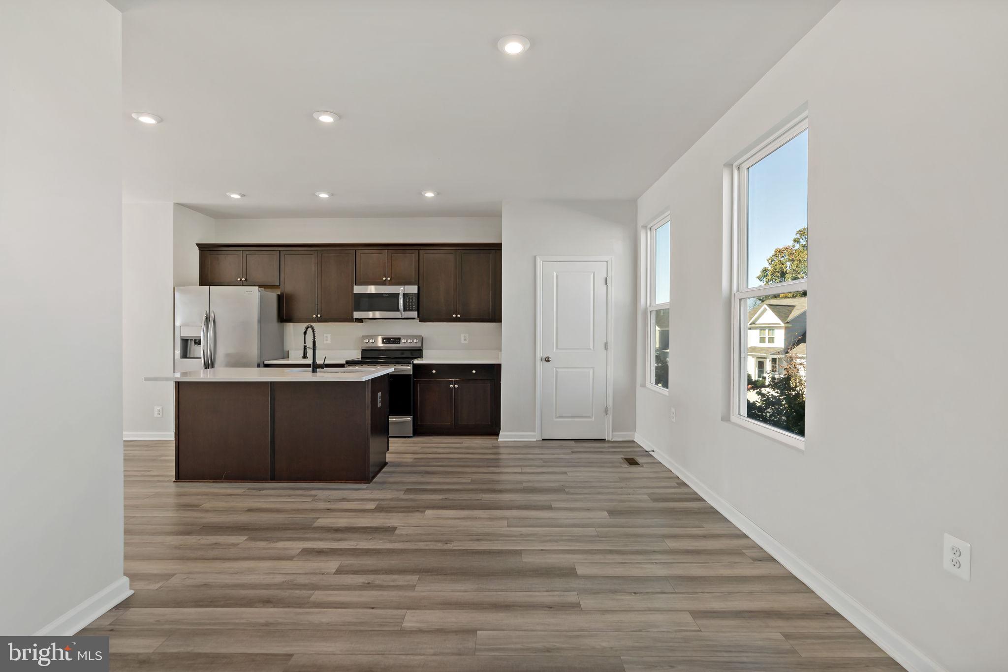 PRESIDENTS POINTE - Residential Lease