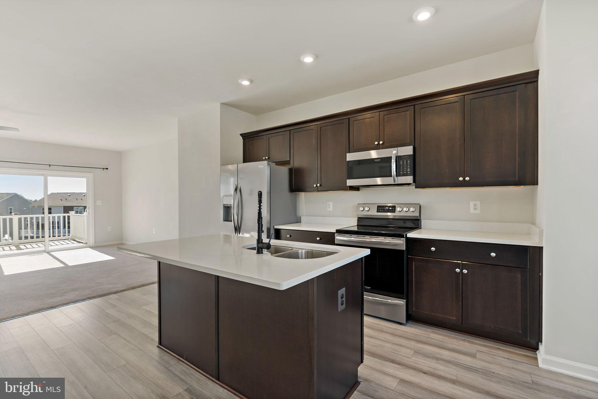 PRESIDENTS POINTE - Residential Lease