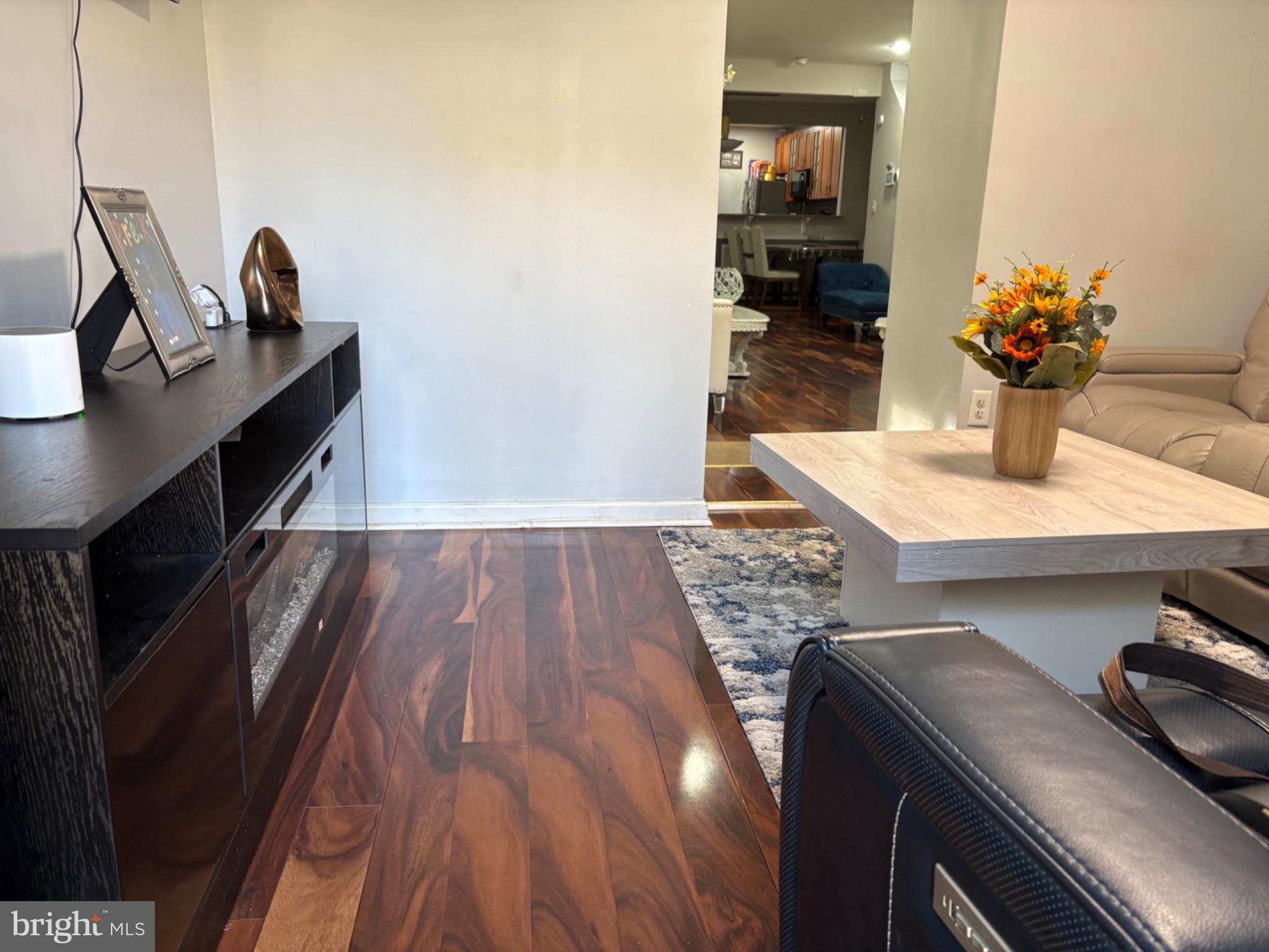 6116 OXFORD STREET W