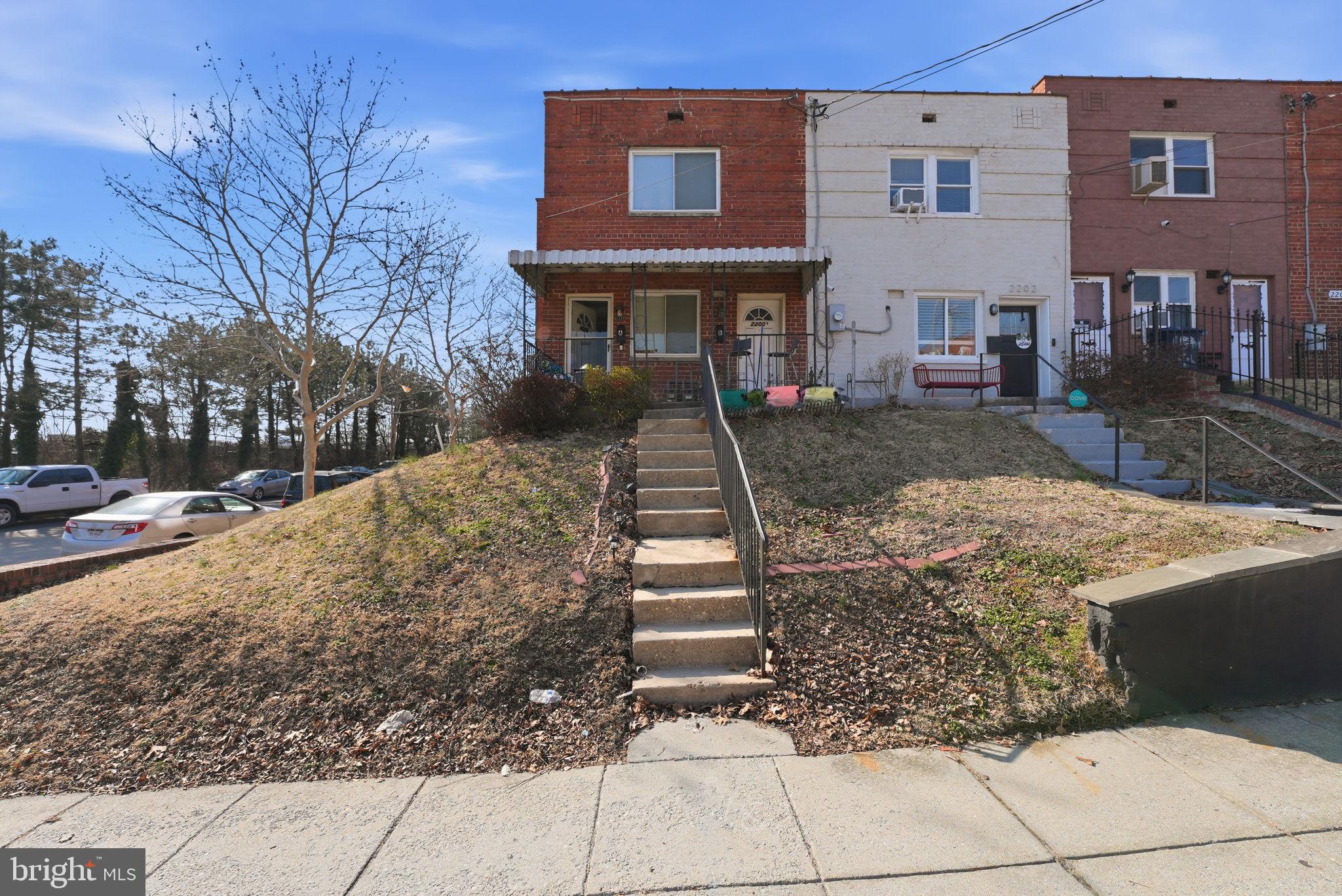 2200 15TH STREET NE
