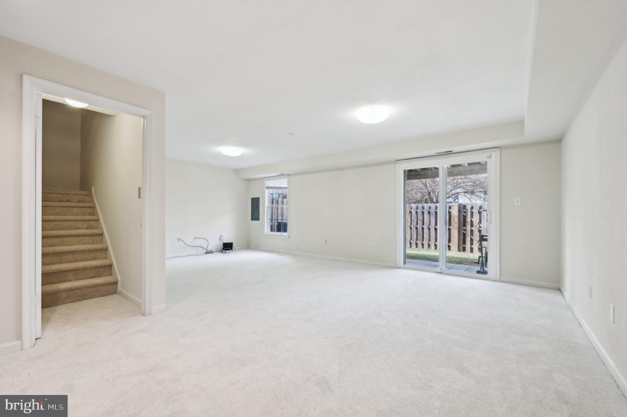 LAUREL LAKES - Residential