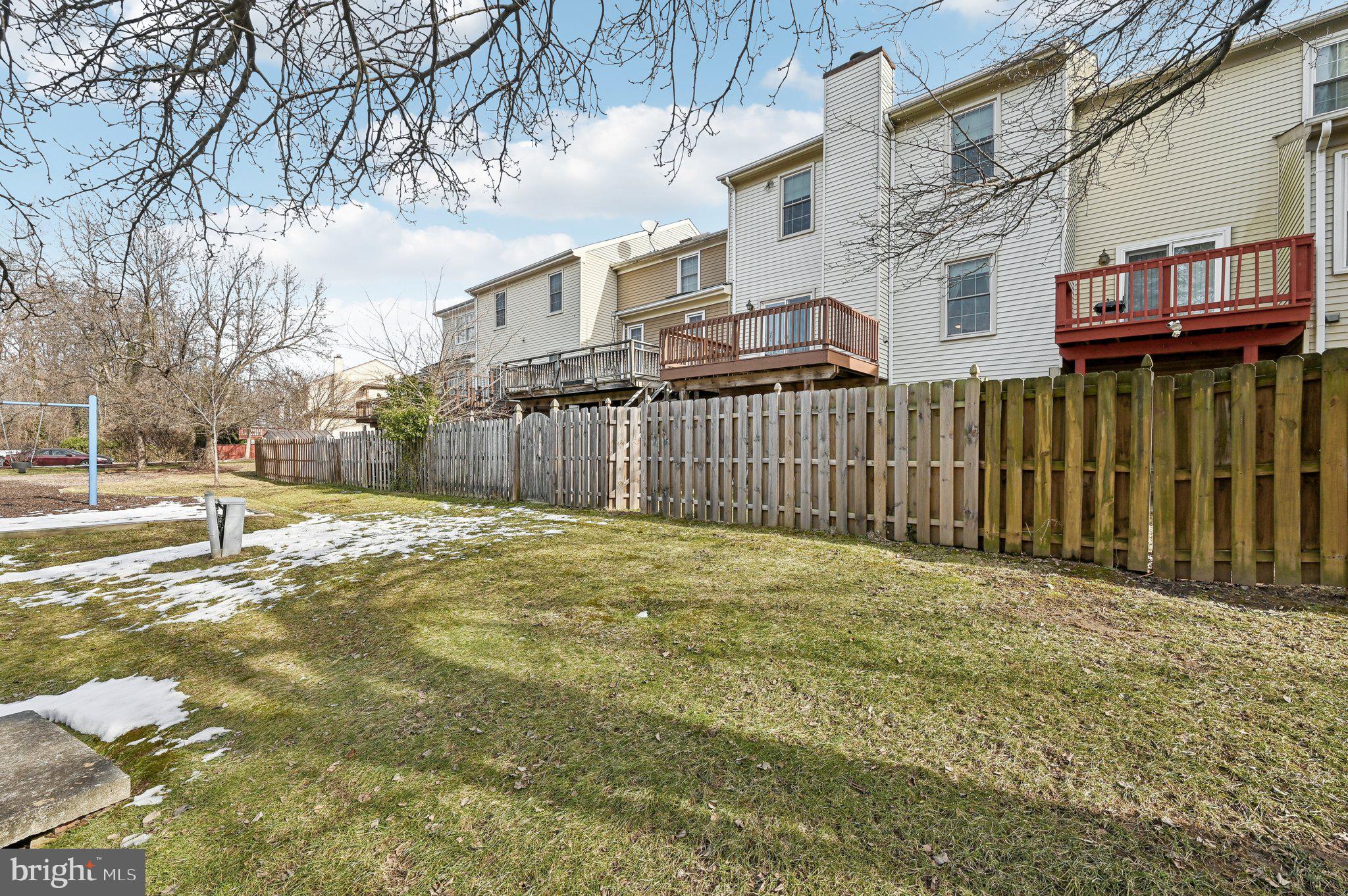 LAUREL LAKES - Residential