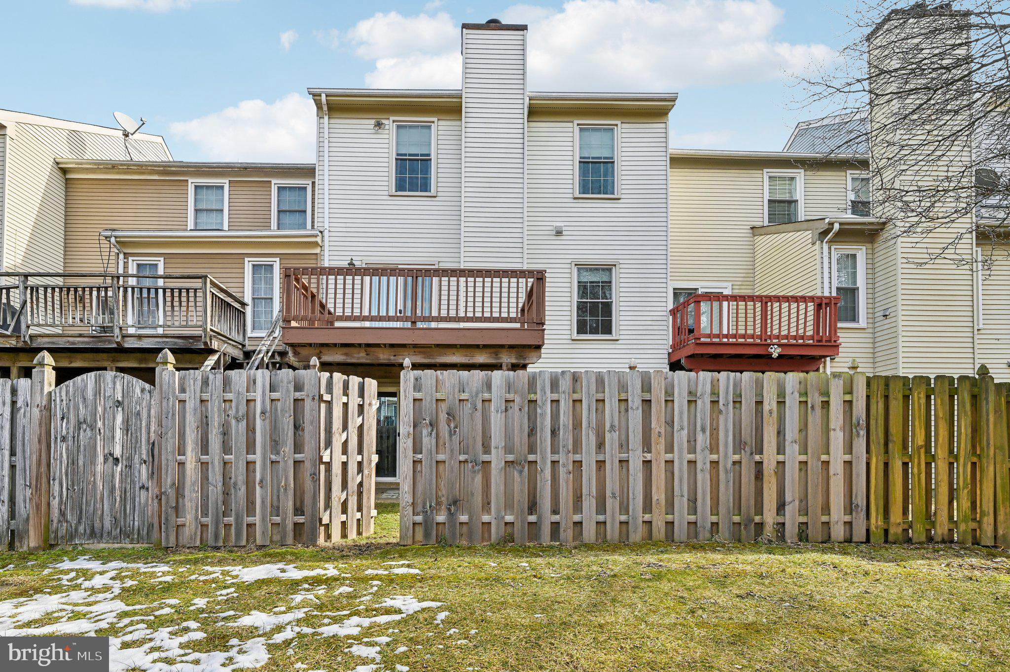 LAUREL LAKES - Residential