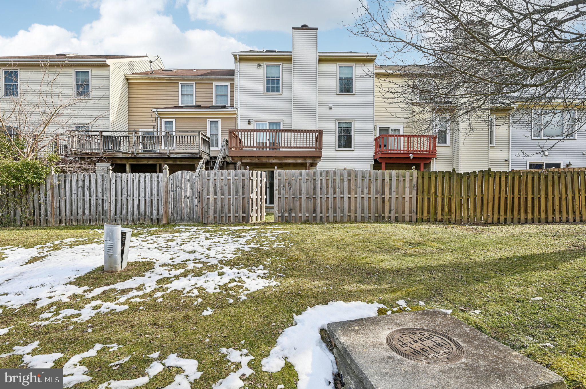 LAUREL LAKES - Residential