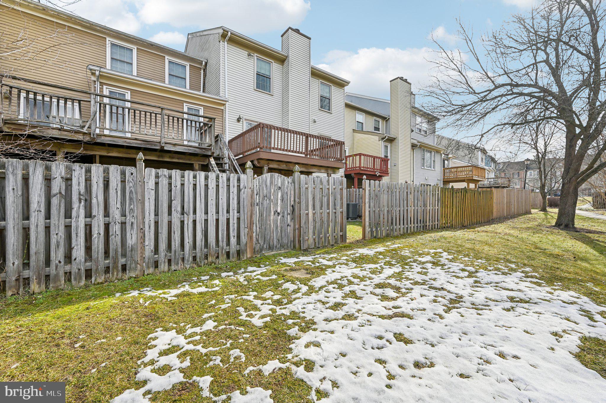 LAUREL LAKES - Residential